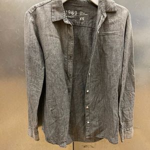 GAP gray boyfriend fit button-up shirt